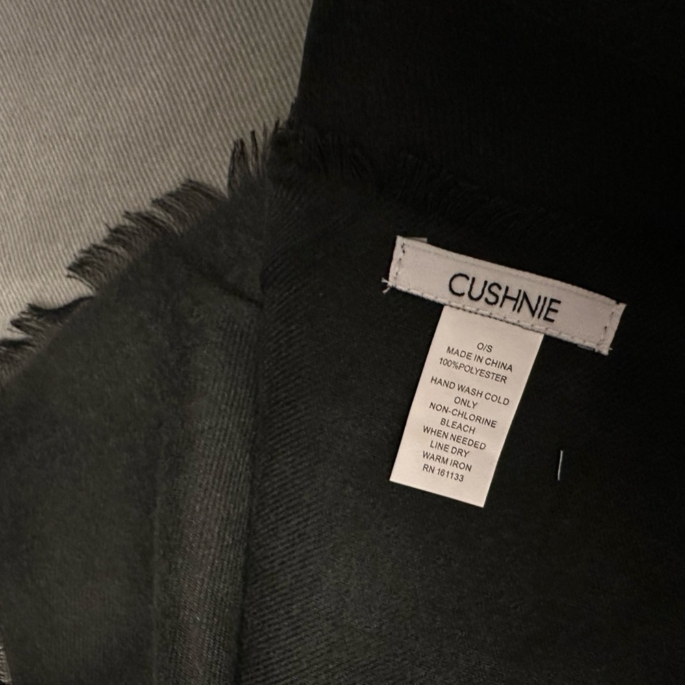 Carly Cushnie scarf black and white ombre print new in packaging - Picture 5 of 6